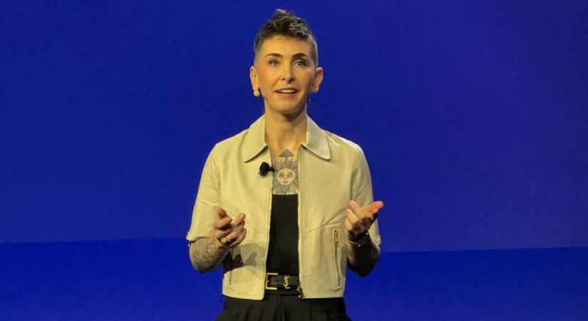Gartner Senior Director Analyst CV Viverito speaking on stage at the Gartner HR Symposium/Xpo opening keynote in Orlando